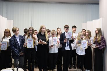 Inscenizacja z udziałem uczniów wieluńskich szkół w Bibliotece Miejskiej - dotyczyła Nagrody Nobla